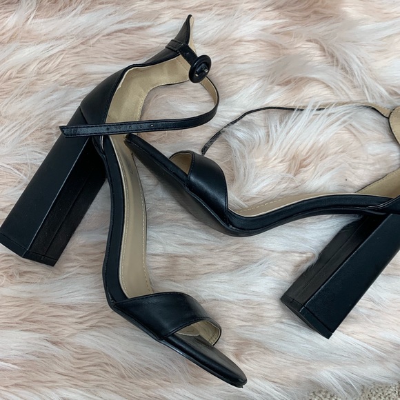 Boohoo Shoes - Boohoo Strap Black Block Heels!